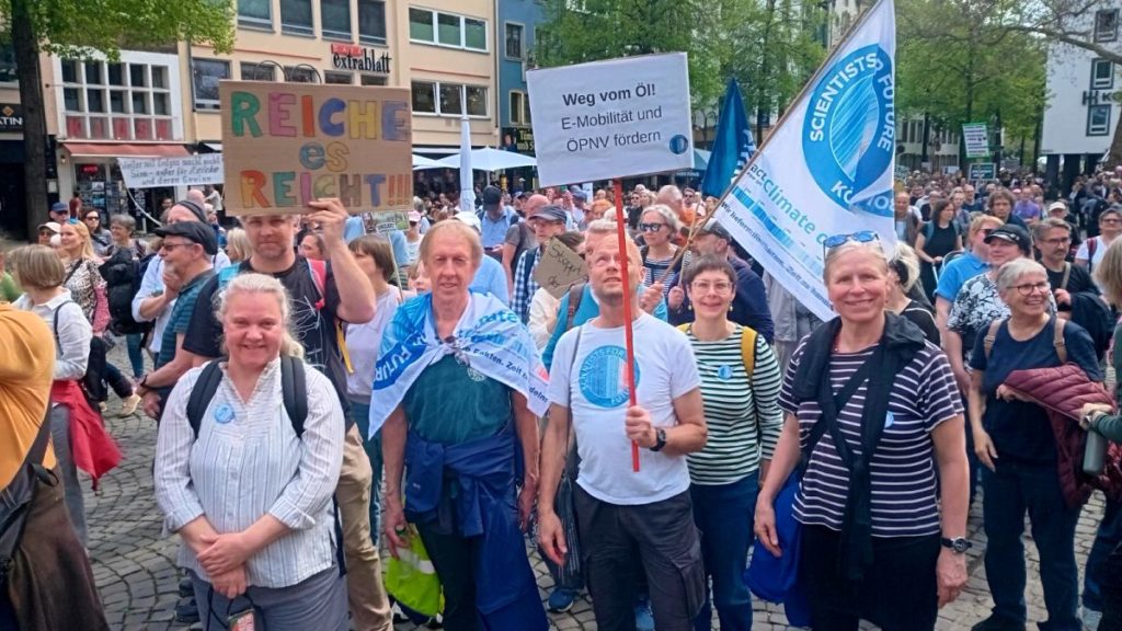 S4F unter den Demonstranten in Köln